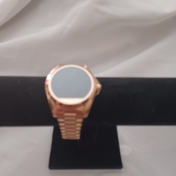 Like new MICHAEL KORS BRADSHAW ROSE GOLD SMARTWATCH MKT-5004 - Picture 2 of 7